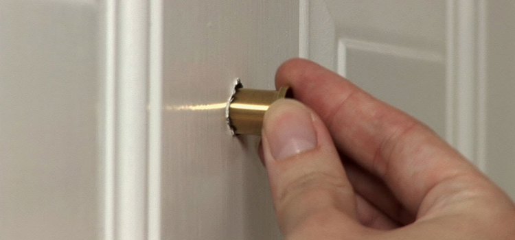 peephole door repair in Meadow Woods